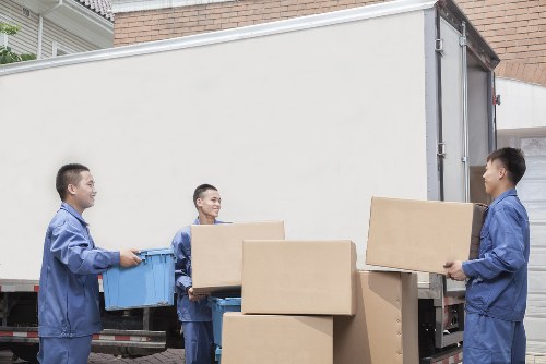 Professional removals and storage service in Brentford near riverside homes